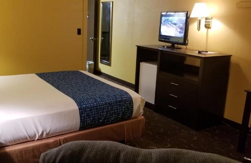 Park River Hotel | Alexander House Motel