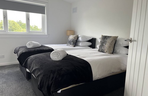 Glenrothes House | Alexander Road - sleeps 5 guests in 3 bedrooms