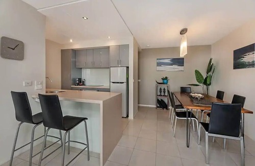 Alexandra Headland Apartment | Alexandra Headland Beach - Stunning Views ZF9
