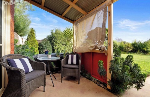 East Devonport Apartment | Alice Beside The Sea - Studio Apartment.