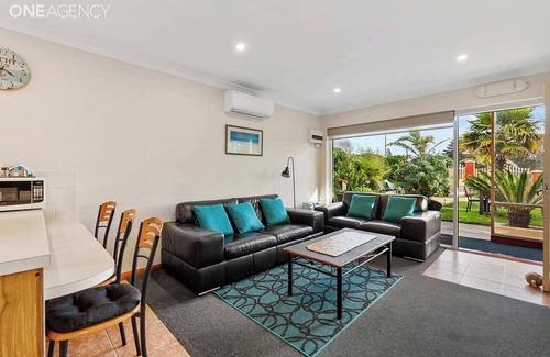 East Devonport Apartment | Alice Beside The Sea - 2 Bedroom Apartment