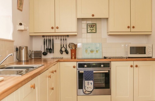 Minehead Cottage | ALICE COTTAGE, pet friendly, luxury holiday cottage in Minehead