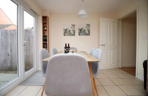Newport House | Alicia's Way by Tŷ SA