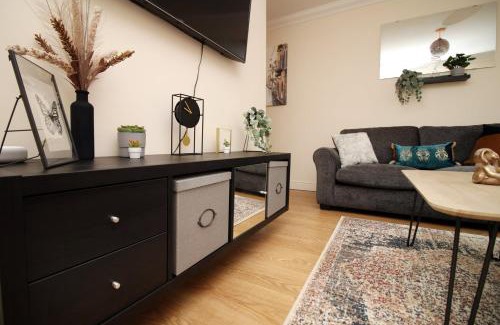 Newport House | Alicia's Way by Tŷ SA