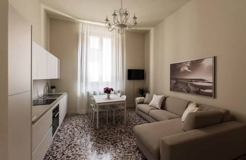 Ravenna Apartment | Alighieri Theatre charming suite