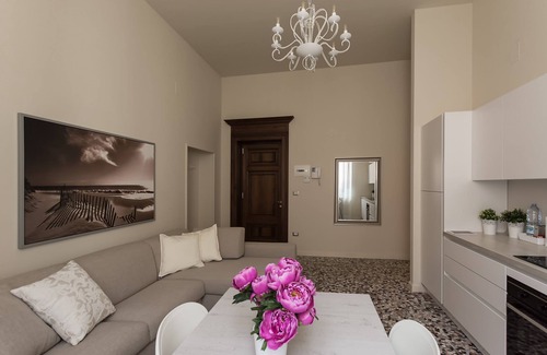 Ravenna Apartment | Alighieri Theatre charming suite