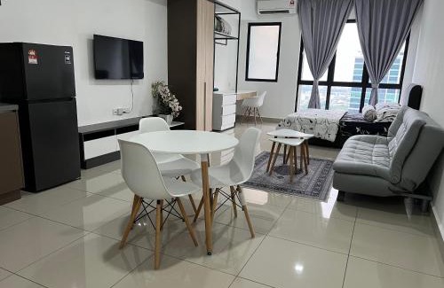 Seksyen 14 House | Alinea Family Suites Homestay for Family