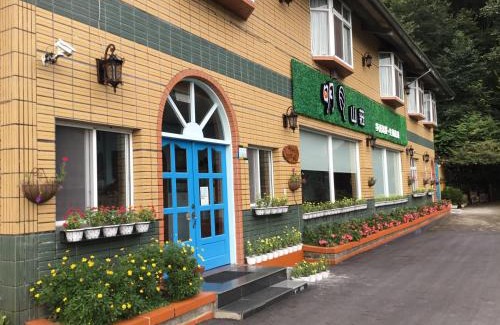 Fengshan Village Hotel | Alishan MinYue Hotel