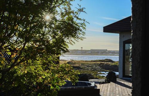 Njardvik Apartment | ÁLka - Cozy Room by the Sea With Private Hot Tub