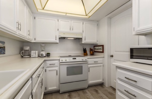 Desert Shores Condo | ALL 5-STAR reviews! Lakefront King + Queen bed+ huge cnr balcony