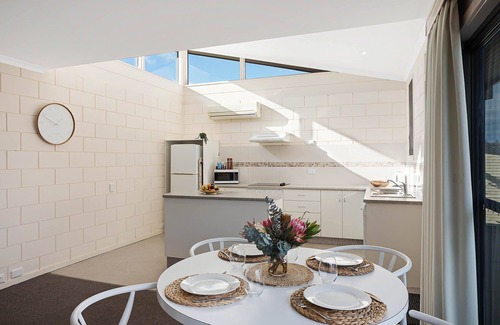 Merimbula Apartment | All Decked Out: 2 bedroom pet friendly apartment