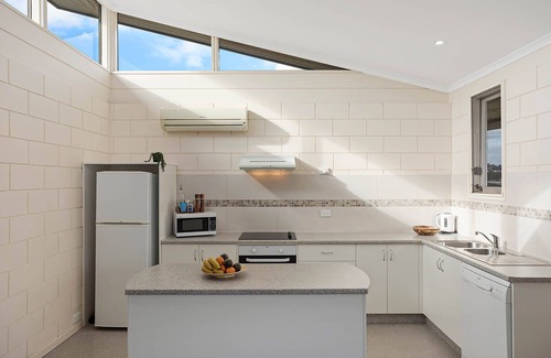 Merimbula Apartment | All Decked Out: 2 bedroom pet friendly apartment
