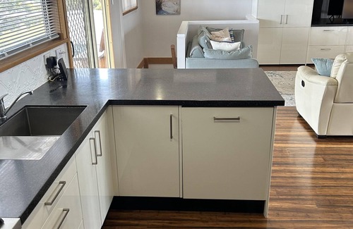 Warrenben House | All Decked out - Large wide decks and breathtaking views are what 'ALL DECKED OUT' is all about. Take in the National Park in one direction, the beautiful inland lakes on sunset to the rear and Kangaroo Island over the ocean in the distance.