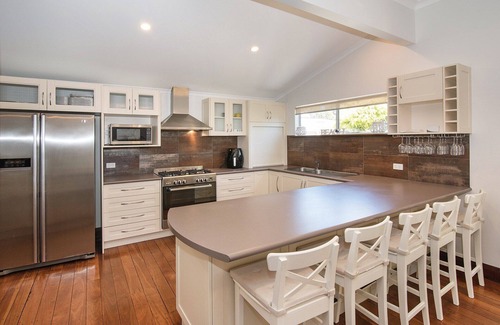 West Busselton House | All Decked Out- WIFI, A/C in bedrooms, Fireplace