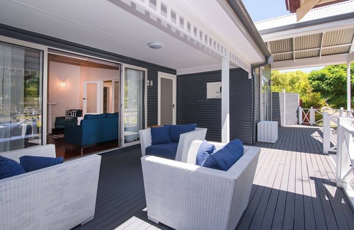 West Busselton House | All Decked Out- WIFI, A/C in bedrooms, Fireplace