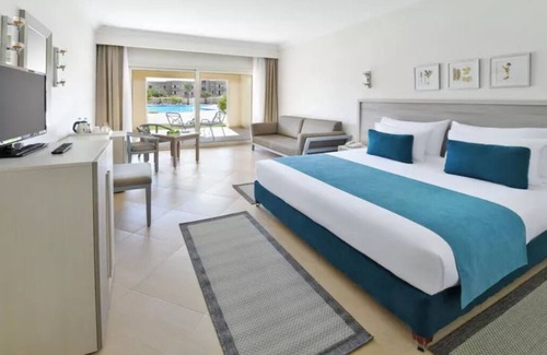 Soma Bay House | All-Inclusive Coastal Retreat with 2 Outdoor Pool, Spa and Watersports