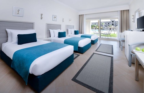 Soma Bay House | All-Inclusive Beachfront Bliss & Sandy Shore Access | Group Stay in 2 Rooms