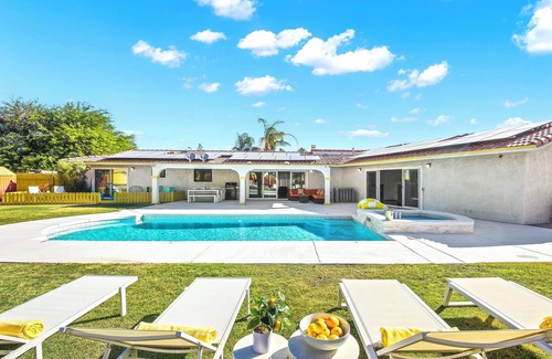 Racquet Club South Villa | All-Inclusive Pickleball Villa! Downtown/Volleyball Court/Heated Pool/Spa
