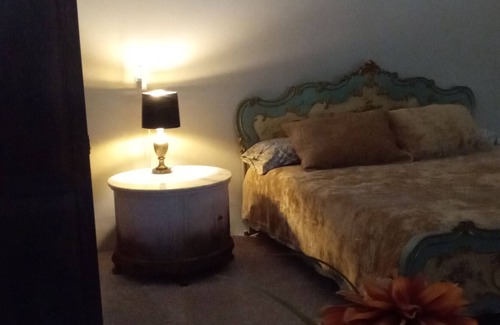 East Lake Apartment | All inclusive, two acre estate. 5 minutes from downtown tarpon springs.