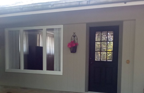 East Lake Apartment | All inclusive, two acre estate. 5 minutes from downtown tarpon springs.