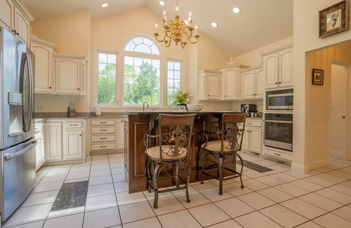 Carbondale House | All Pine Manor Estates Properties Available for Thanksgiving!