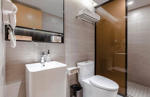 Lujiazui Hotel | All Season Hotel Mall Roadsubway station