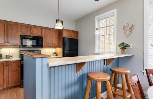 Calabogie Condo | All Season Ski in/out Chalet at Calabogie Peaks