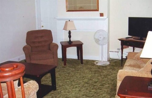 Milan House | All Seasons Country Home, Close to Lake Erie Activities