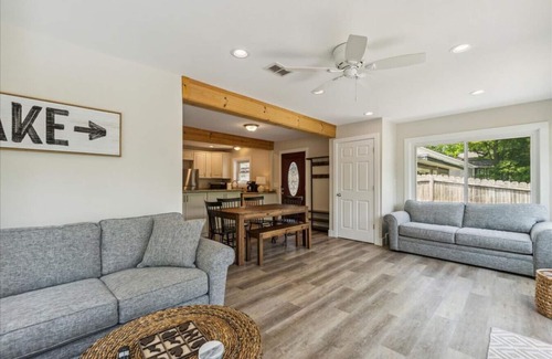Lake Orion House | All Sports Lake Orion "Hidden Bay Lake Cottage"