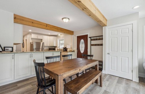 Lake Orion House | All Sports Lake Orion "Hidden Bay Lake Cottage"