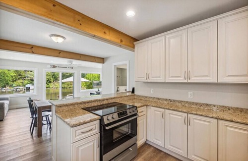 Lake Orion House | All Sports Lake Orion "Hidden Bay Lake Cottage"