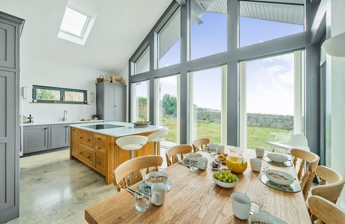 Bridport House | All Ways - sleeps 6 guests in 3 bedrooms