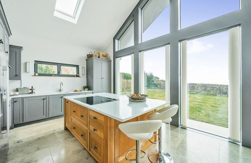 Bridport House | All Ways - sleeps 6 guests in 3 bedrooms
