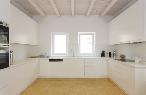 Paraga House | All White Washed LuxuryVilla,Perfect Location,Deluxe Extra Space,Impressive View