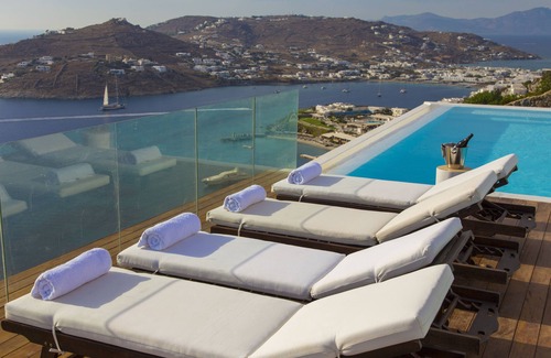 Paraga House | All White Washed LuxuryVilla,Perfect Location,Deluxe Extra Space,Impressive View