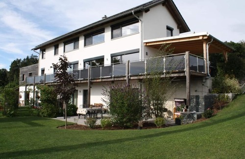 Roetz Apartment | Allergy-friendly vacation apartment in the "Upper Bavarian Forest" with terrace and garden
