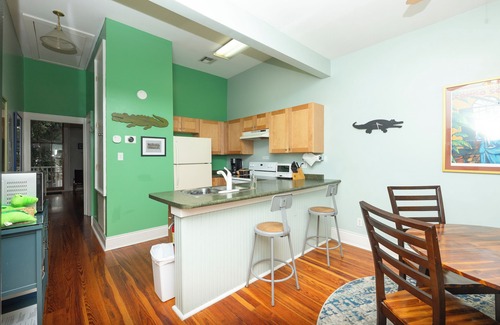 Faubourg Lafayette Apartment | Alligator Alley - Modern, Charming Balcony and Courtyard