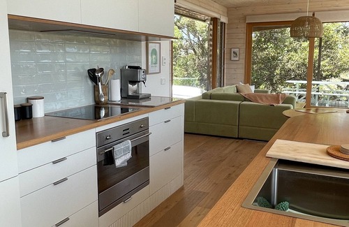 Warrenben House | Alloca Beach Shack - Contemporary take on a 1950's beach shack