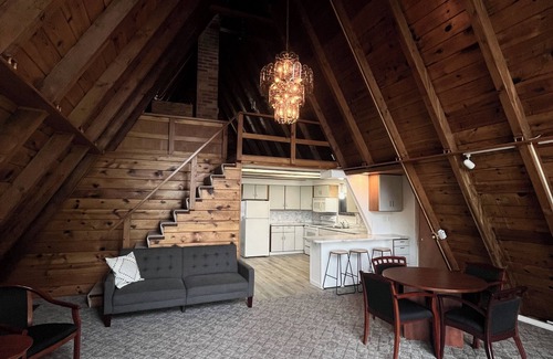 Smyrna Cottage | AllSports lakefront cottage. 3 bedrooms, 2 baths, private beach, yard and deck