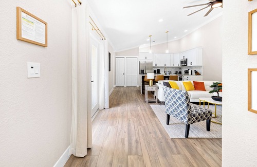 Wellington Villa | Alluring Luxury Oasis: Modern Comfort and Relaxation