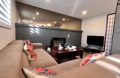LaSalle House | Alluring Private Bachelor Unit