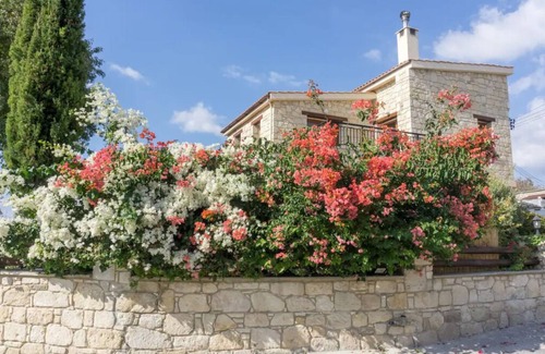 Simou Villa | Almond Grove Villa - Peaceful Retreat in Simou