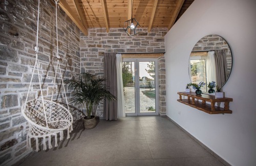 Faistos Villa | ALMOND SUNSET VILLA by Irenekomos apartments