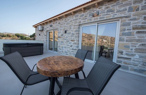 Faistos Villa | ALMOND SUNSET VILLA by Irenekomos apartments