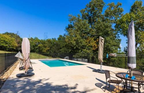 Louisville House | Almost Heaven Private Pool