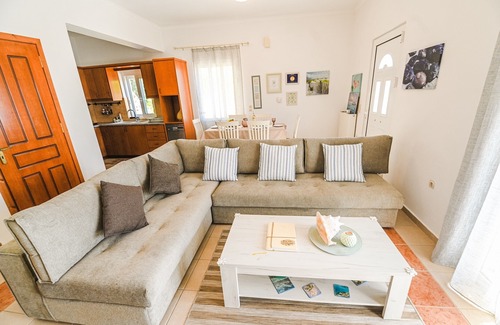 Exopoli Villa | Aloe Villa Chania Crete Retreat and Relax Villa