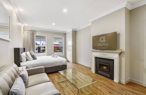 Naracoorte House | Aloha Central Luxury Accommodation