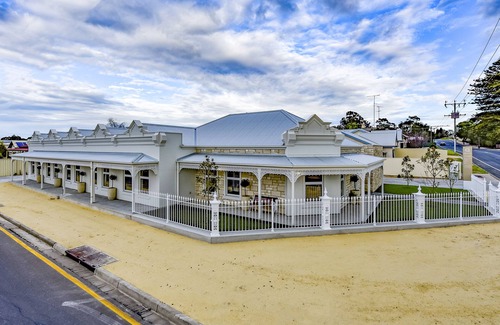 Naracoorte Apartment | Aloha Central Luxury Accommodation