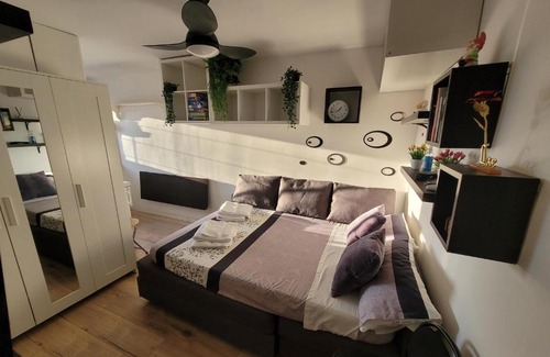 Puente de Vallecas Bed & Breakfast | Alojamiento ENTERO en Madrid, con ACCESO PRIVADO