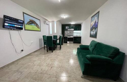 Reynosa House | Alojamientos Reynosa, Casa Esmeralda